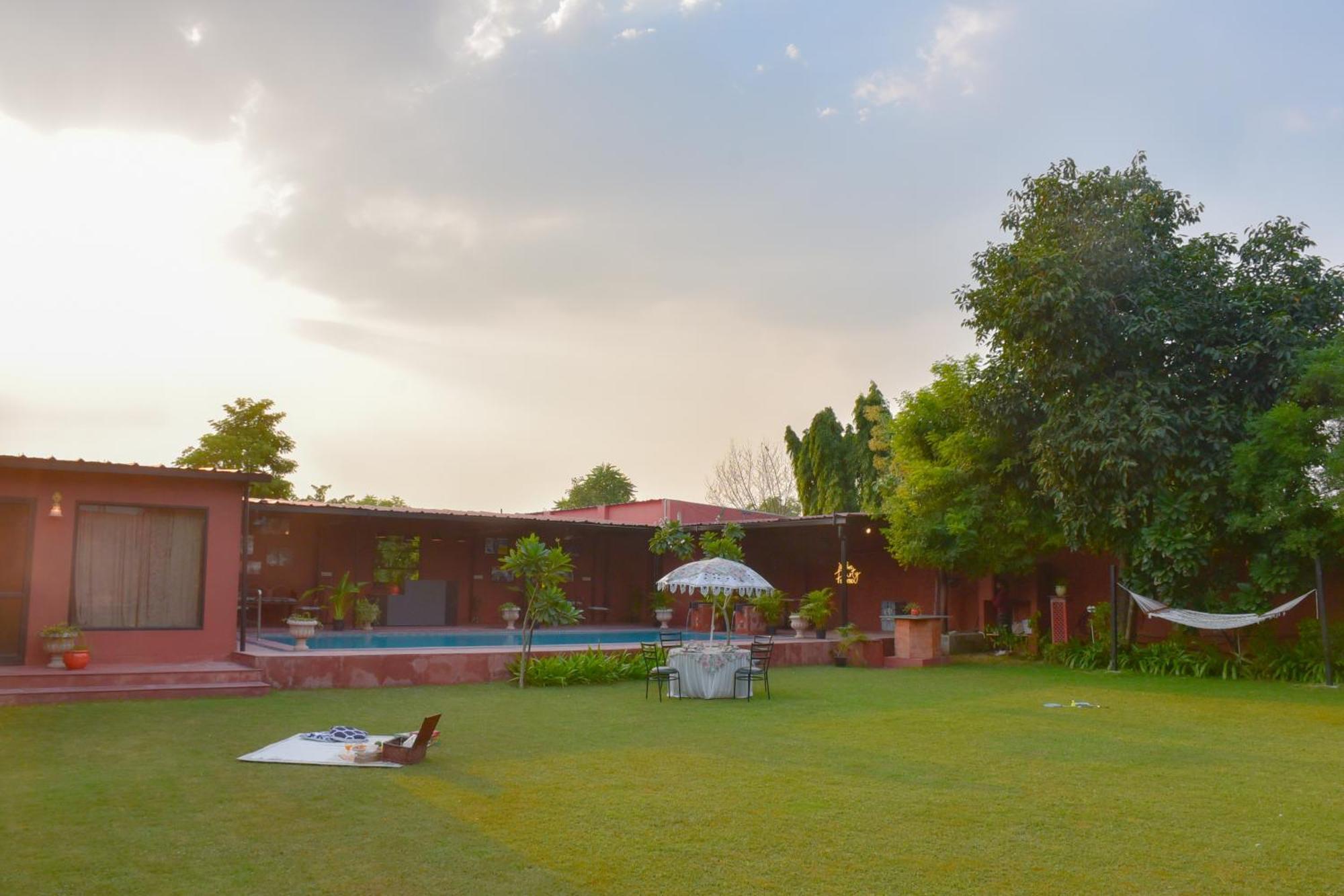 Om Kanta Farms Jaipur Eksteriør bilde